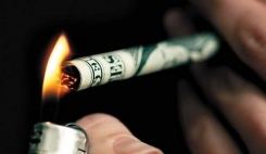 سیگار سالانه  یک هزار میلیارد دلار در دنیا می سوزاند