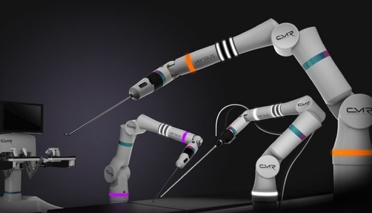 این ربات جراحی بدون سنسور از راه دور جراحی می کند