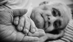 روح بیماران مبتلا به آلزایمر همچنان پویاست به روح آنان آسیب نرسد