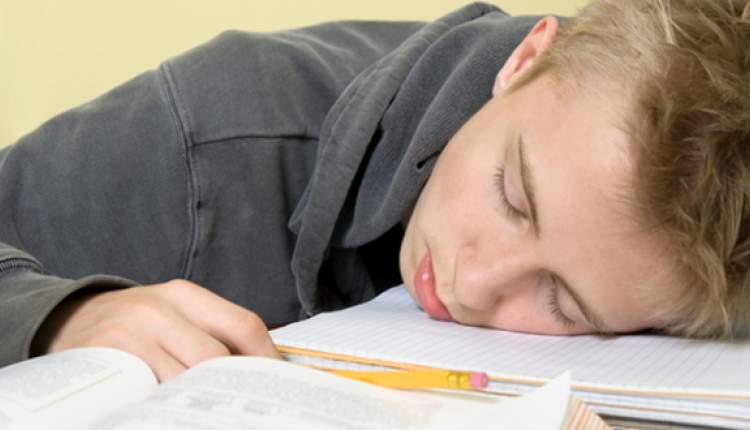 لزوم ۶ تا ۸ ساعت خواب در شبانه‌روز برای سلامت دانش‌آموزان