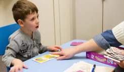 توانبخشی کودکان اوتیسم رها شده است
