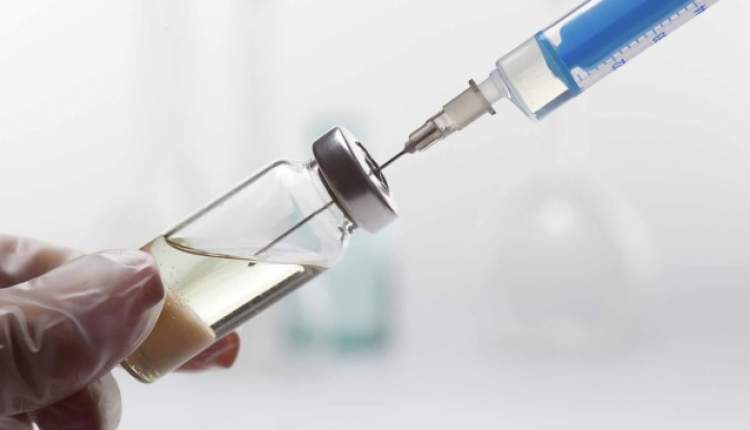 چه کسانی باید واکسن آنفلوآنزا و ذات‌الریه بزنند؟