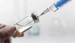 چه کسانی باید واکسن آنفلوآنزا و ذات‌الریه بزنند؟