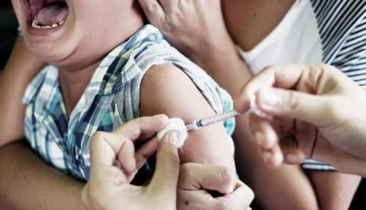 تزریق واکسن؛ طرح تکمیلی واکسیناسیون فلج اطفال است