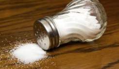 ایرانی ها دو برابر میزان استاندارد نمک مصرف می کنند