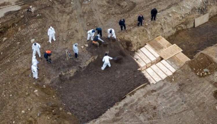 دفن دسته جمعی اجساد جان باختگان کرونا در نیویورک