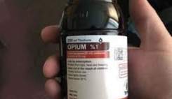 تجمع و اعتراض جمعی از درمانگران اعتیاد به کمبود شربت تریاک تجمع و اعتراض جمعی از درمانگران اعتیاد به کمبود شربت تریاک