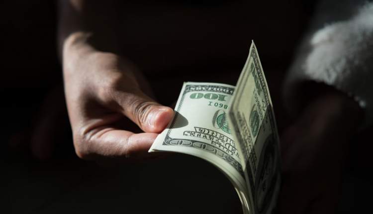 پول نفت تمام شد؛ زنگ خطر برای واردات دارو و کالاهای اساسی پول نفت تمام شد؛ زنگ خطر برای واردات دارو و کالاهای اساسی