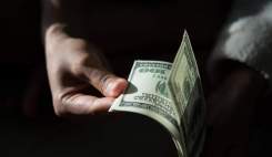 پول نفت تمام شد؛ زنگ خطر برای واردات دارو و کالاهای اساسی