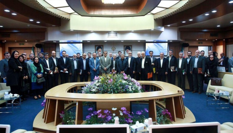 اطلاعات این نشست محرمانه است