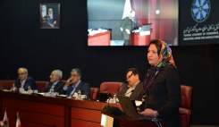 کمر صنعت دارو زیر بار بوروکراسی ارز 4200 تومانی در حال خرد شدن است