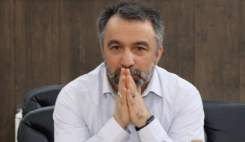 برخی داروها مانند انسولین با دستور مکتوب وزارت بهداشت اجازه‌ی توزیع دارند