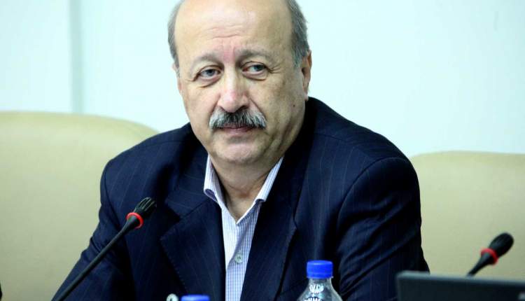 در حال حاضر باید تهیه‌ی واکسن مهم‌تر از هر موضوع و طرح دیگری باشد
