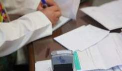 آزمایشگاه‌ها و داروخانه‌ها تا سقف 20درصد ملزم به پذیرش نسخ کاغذی هستند