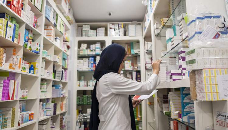 بعید نیست حجاب کارکنان در تعیین سهمیه دارویی داروخانه‌ها نقش داشته باشد