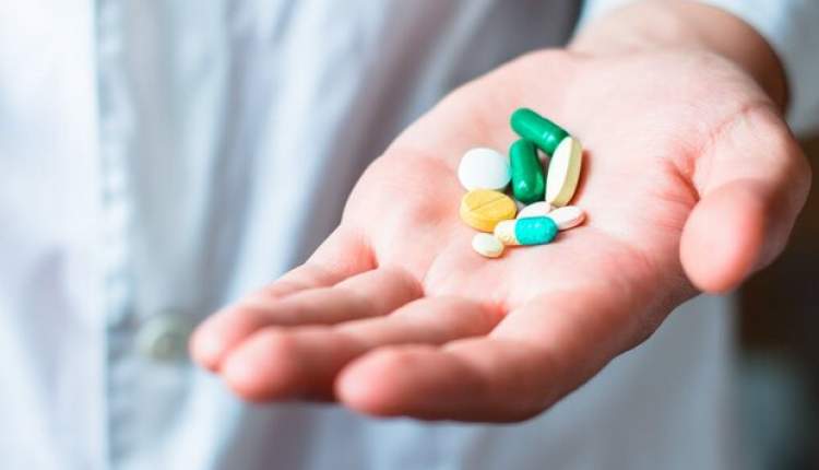 با مشکلات متعددی برای تامین مواد اولیه دارویی و شیرخشک مواجه‌ایم