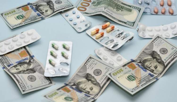 زنگ خطر انحراف بودجه دارو؛ توزیع‌کنندگان در صف پیگیری مطالبات ۷۰ همتی