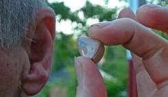 قیمت سمعک به ۱۵۰ میلیون تومان رسید؛ برخی ترجیح دادند دیگر نشنوند!