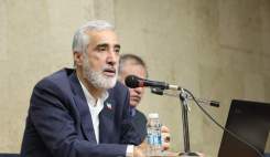 پیرصالحی: بدون اصلاح قیمت در تورم، صنعت دارو دوام نمی‌آورد